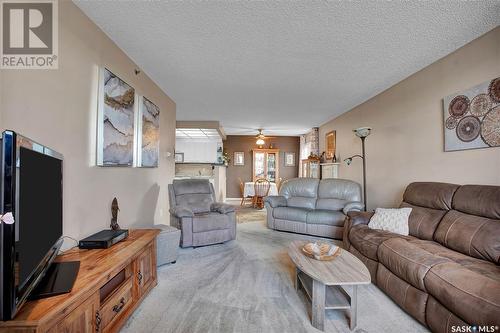 608 525 3Rd Avenue N, Saskatoon, SK - Indoor Photo Showing Living Room