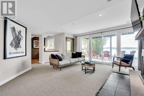 7494 Bamsey Drive, Hamilton Township, ON - Indoor Photo Showing Living Room