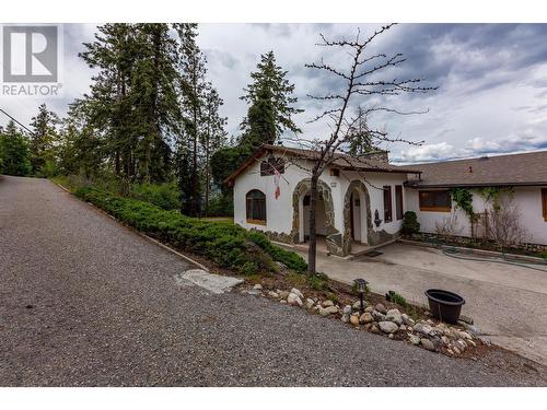 362 Uplands Drive, Kelowna, BC - Outdoor