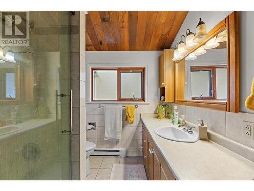 362 Uplands Drive, Kelowna, BC - Indoor Photo Showing Bathroom