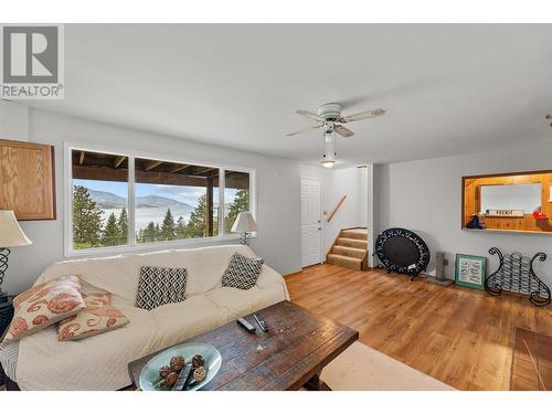 362 Uplands Drive, Kelowna, BC - Indoor Photo Showing Living Room