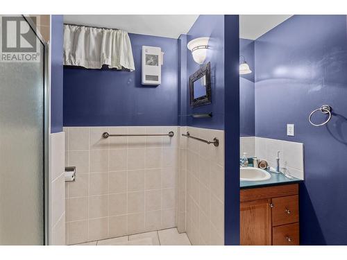 362 Uplands Drive, Kelowna, BC - Indoor Photo Showing Bathroom