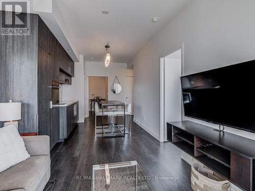 2611 - 8 Eglinton Avenue E, Toronto (Mount Pleasant West), ON - Indoor Photo Showing Living Room