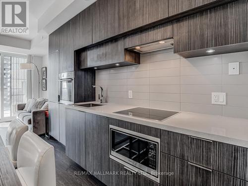 2611 - 8 Eglinton Avenue E, Toronto, ON - Indoor Photo Showing Kitchen With Upgraded Kitchen