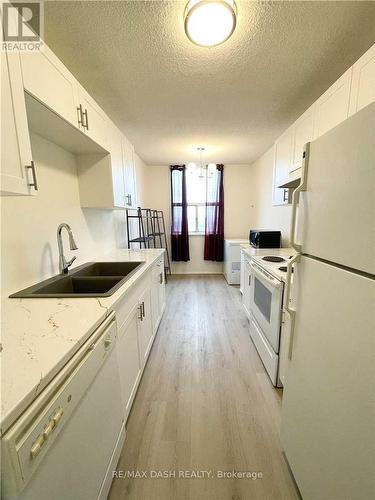 1512 - 205 Hilda Avenue, Toronto, ON - Indoor Photo Showing Kitchen With Double Sink