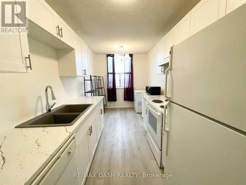 1512 - 205 Hilda Avenue, Toronto (Newtonbrook West), ON - Indoor Photo Showing Kitchen With Double Sink