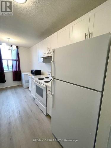 1512 - 205 Hilda Avenue, Toronto (Newtonbrook West), ON - Indoor Photo Showing Kitchen