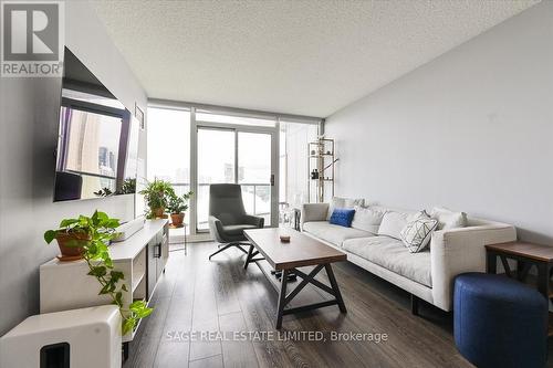 Ph15 - 30 Grand Trunk Crescent, Toronto (Waterfront Communities), ON - Indoor Photo Showing Living Room