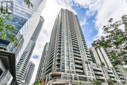 Ph15 - 30 Grand Trunk Crescent, Toronto (Waterfront Communities), ON - Outdoor With Balcony With Facade