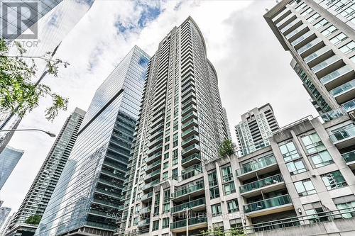 Ph15 - 30 Grand Trunk Crescent, Toronto (Waterfront Communities), ON - Outdoor With Balcony With Facade