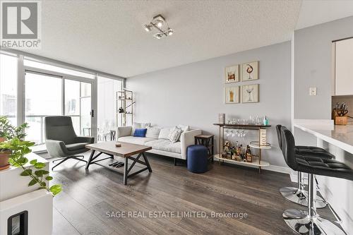 Ph15 - 30 Grand Trunk Crescent, Toronto (Waterfront Communities), ON - Indoor Photo Showing Living Room