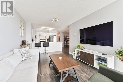 Ph15 - 30 Grand Trunk Crescent, Toronto (Waterfront Communities), ON - Indoor Photo Showing Living Room