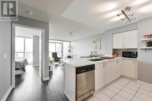 Ph15 - 30 Grand Trunk Crescent, Toronto (Waterfront Communities), ON - Indoor Photo Showing Kitchen