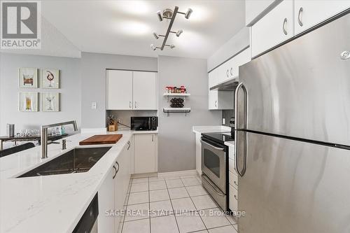 Ph15 - 30 Grand Trunk Crescent, Toronto (Waterfront Communities), ON - Indoor Photo Showing Kitchen With Stainless Steel Kitchen