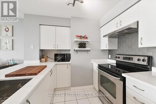 Ph15 - 30 Grand Trunk Crescent, Toronto (Waterfront Communities), ON - Indoor Photo Showing Kitchen With Stainless Steel Kitchen