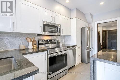 10 Alameda Avenue, Toronto, ON - Indoor Photo Showing Kitchen