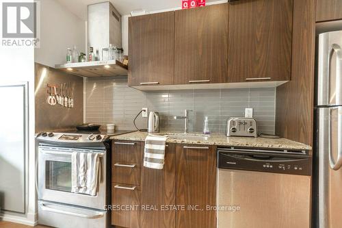 402 - 650 King Street W, Toronto (Waterfront Communities), ON - Indoor Photo Showing Kitchen