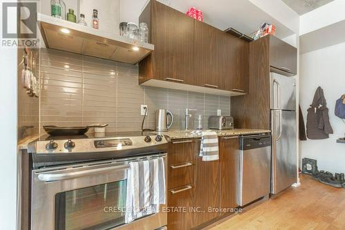 402 - 650 King Street W, Toronto (Waterfront Communities), ON - Indoor Photo Showing Kitchen With Upgraded Kitchen