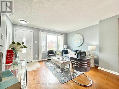 28 - 740 Kennedy Road, Toronto, ON - Indoor Photo Showing Living Room