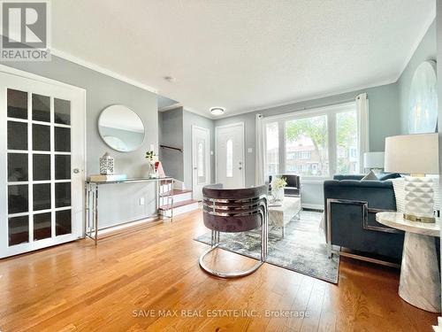 28 - 740 Kennedy Road, Toronto, ON - Indoor Photo Showing Living Room