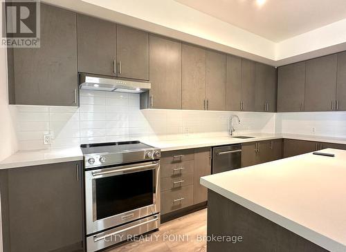 323 - 8960 Jane Street, Vaughan, ON - Indoor Photo Showing Kitchen With Stainless Steel Kitchen With Upgraded Kitchen