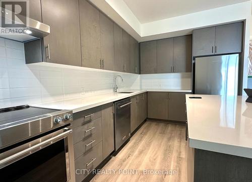 323 - 8960 Jane Street, Vaughan, ON - Indoor Photo Showing Kitchen With Stainless Steel Kitchen With Upgraded Kitchen