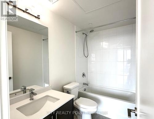 323 - 8960 Jane Street, Vaughan, ON - Indoor Photo Showing Bathroom