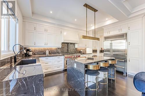 149 Milky Way Drive, Richmond Hill, ON - Indoor Photo Showing Kitchen With Upgraded Kitchen