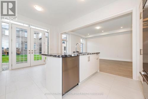 137 Timber Creek Boulevard, Vaughan, ON - Indoor Photo Showing Kitchen