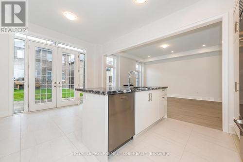 137 Timber Creek Boulevard, Vaughan, ON - Indoor Photo Showing Kitchen