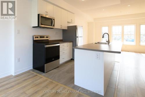 125 Sandhill Crane Drive, Wasaga Beach, ON - Indoor Photo Showing Kitchen