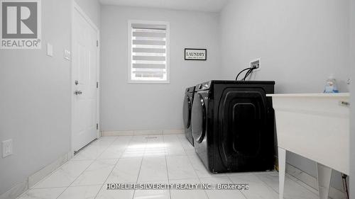 109 Rugman Crescent, Springwater (Centre Vespra), ON - Indoor Photo Showing Laundry Room