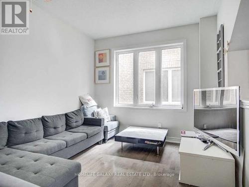 31 Labrish Road, Brampton (Northwest Brampton), ON - Indoor Photo Showing Living Room