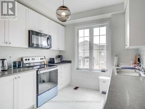 31 Labrish Road, Brampton (Northwest Brampton), ON - Indoor Photo Showing Kitchen With Double Sink