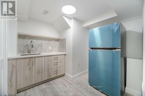 20 Helmsdale Crescent, Toronto, ON - Indoor