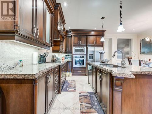 8283 Kipling Avenue, Vaughan, ON - Indoor Photo Showing Kitchen With Upgraded Kitchen