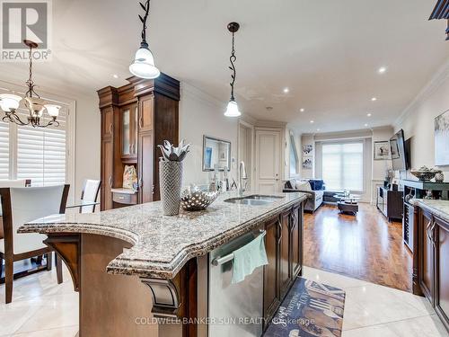 8283 Kipling Avenue, Vaughan, ON - Indoor Photo Showing Kitchen With Upgraded Kitchen