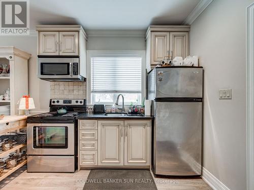 8283 Kipling Avenue, Vaughan, ON - Indoor Photo Showing Kitchen