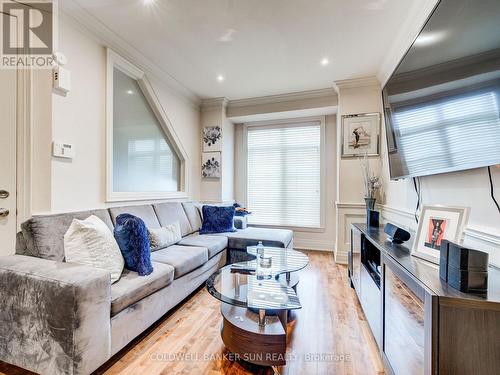 8283 Kipling Avenue, Vaughan, ON - Indoor Photo Showing Living Room