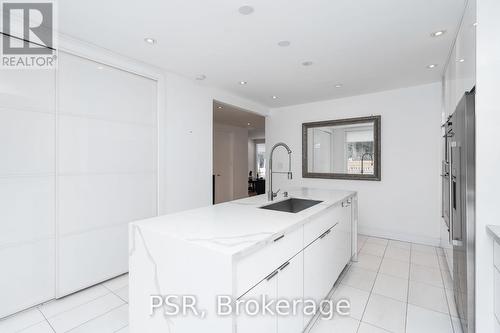 105 Mineola Road W, Mississauga, ON - Indoor Photo Showing Kitchen