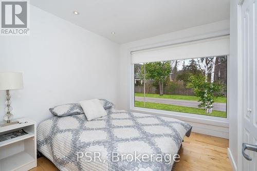 105 Mineola Road W, Mississauga, ON - Indoor Photo Showing Bedroom