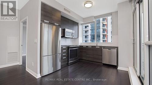 902 - 75 Eglinton Avenue W, Mississauga (Hurontario), ON - Indoor Photo Showing Kitchen With Stainless Steel Kitchen