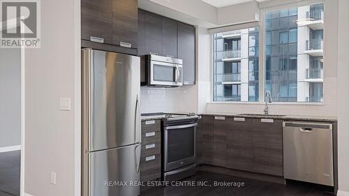 902 - 75 Eglinton Avenue W, Mississauga, ON - Indoor Photo Showing Kitchen