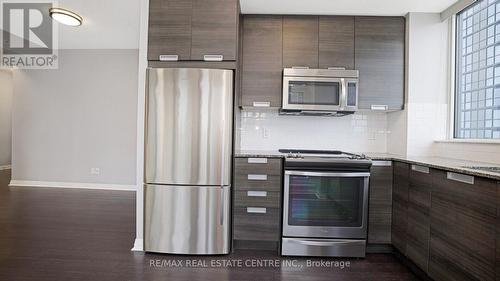 902 - 75 Eglinton Avenue W, Mississauga, ON - Indoor Photo Showing Kitchen With Stainless Steel Kitchen With Upgraded Kitchen