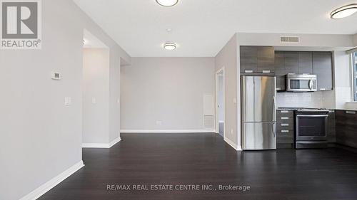 902 - 75 Eglinton Avenue W, Mississauga, ON - Indoor Photo Showing Kitchen