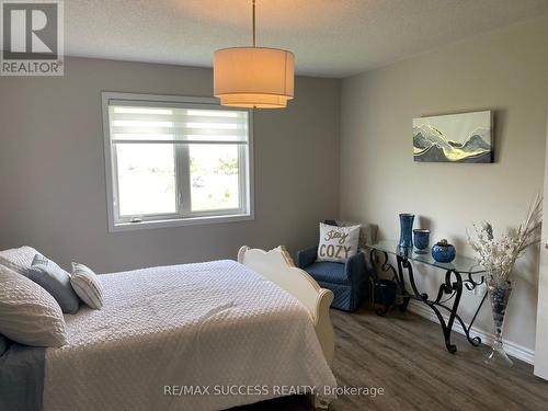 622 Laking Terrace, Milton (Clarke), ON - Indoor Photo Showing Bedroom