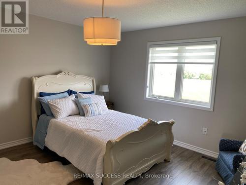 622 Laking Terrace, Milton (Clarke), ON - Indoor Photo Showing Bedroom