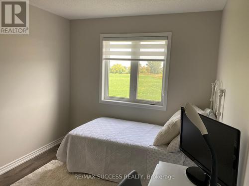 622 Laking Terrace, Milton (Clarke), ON - Indoor Photo Showing Bedroom