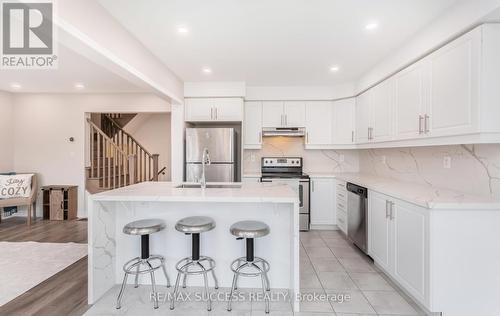 622 Laking Terrace, Milton (Clarke), ON - Indoor Photo Showing Kitchen