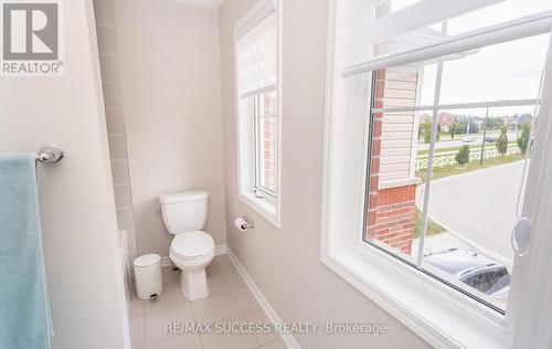 622 Laking Terrace, Milton, ON - Indoor Photo Showing Bathroom